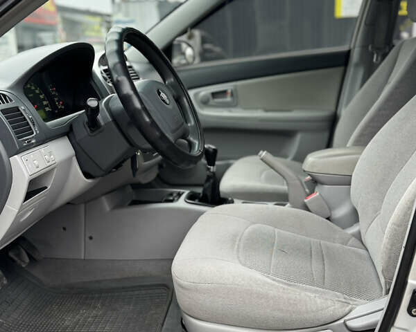 Серый Киа Черато, объемом двигателя 2 л и пробегом 240 тыс. км за 4300 $, фото 9 на Automoto.ua