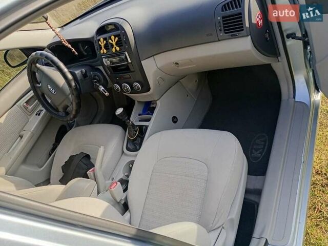 Серый Киа Черато, объемом двигателя 1.6 л и пробегом 185 тыс. км за 4600 $, фото 4 на Automoto.ua