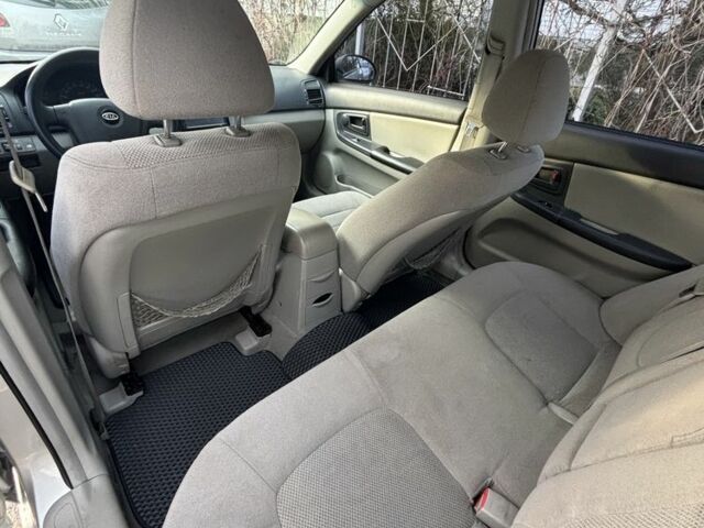 Серый Киа Черато, объемом двигателя 1.6 л и пробегом 320 тыс. км за 4300 $, фото 6 на Automoto.ua