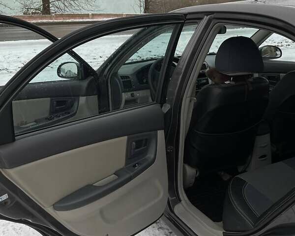 Серый Киа Черато, объемом двигателя 2 л и пробегом 316 тыс. км за 4200 $, фото 7 на Automoto.ua