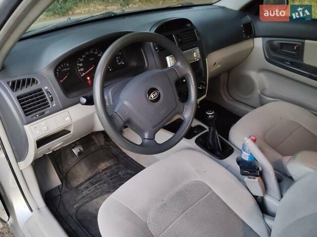 Серый Киа Черато, объемом двигателя 1.6 л и пробегом 89 тыс. км за 2800 $, фото 6 на Automoto.ua