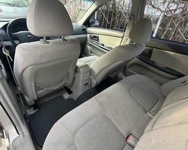 Серый Киа Черато, объемом двигателя 1.6 л и пробегом 320 тыс. км за 4300 $, фото 4 на Automoto.ua