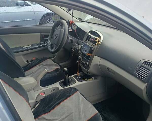Серый Киа Черато, объемом двигателя 2 л и пробегом 260 тыс. км за 3000 $, фото 1 на Automoto.ua