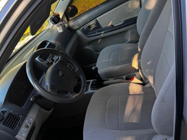 Серый Киа Черато, объемом двигателя 1.6 л и пробегом 250 тыс. км за 2700 $, фото 4 на Automoto.ua