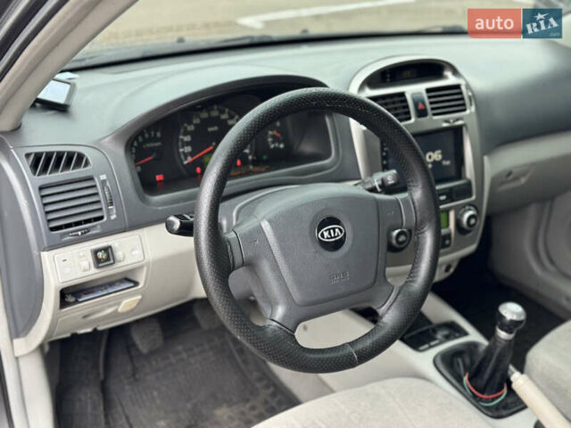 Сірий Кіа Черато, об'ємом двигуна 1.6 л та пробігом 290 тис. км за 3800 $, фото 10 на Automoto.ua