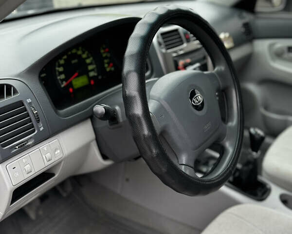 Серый Киа Черато, объемом двигателя 2 л и пробегом 240 тыс. км за 4300 $, фото 10 на Automoto.ua