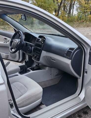 Сірий Кіа Черато, об'ємом двигуна 1.6 л та пробігом 259 тис. км за 4000 $, фото 11 на Automoto.ua