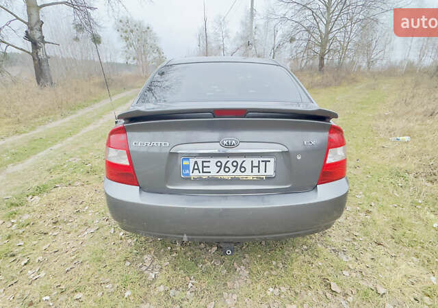 Серый Киа Черато, объемом двигателя 2 л и пробегом 180 тыс. км за 3800 $, фото 7 на Automoto.ua