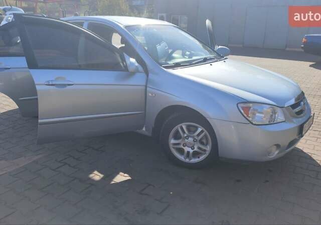 Серый Киа Черато, объемом двигателя 1.98 л и пробегом 255 тыс. км за 4300 $, фото 10 на Automoto.ua