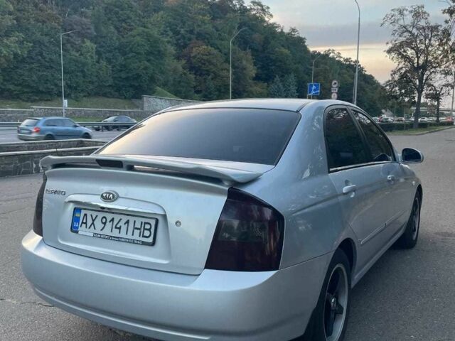 Сірий Кіа Черато, об'ємом двигуна 2 л та пробігом 350 тис. км за 4100 $, фото 3 на Automoto.ua