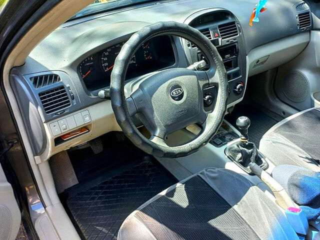 Серый Киа Черато, объемом двигателя 1.6 л и пробегом 300 тыс. км за 3900 $, фото 2 на Automoto.ua