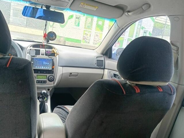 Серый Киа Черато, объемом двигателя 2 л и пробегом 230 тыс. км за 3000 $, фото 3 на Automoto.ua