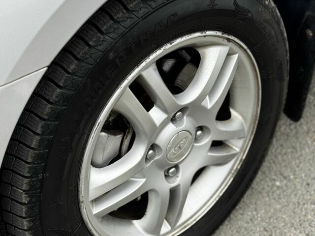 Серый Киа Черато, объемом двигателя 2 л и пробегом 240 тыс. км за 4300 $, фото 5 на Automoto.ua