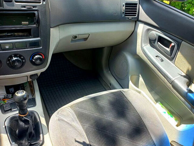 Серый Киа Черато, объемом двигателя 1.6 л и пробегом 300 тыс. км за 3900 $, фото 3 на Automoto.ua