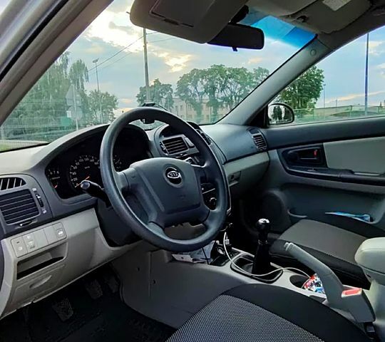 Сірий Кіа Черато, об'ємом двигуна 1.6 л та пробігом 40 тис. км за 5000 $, фото 9 на Automoto.ua