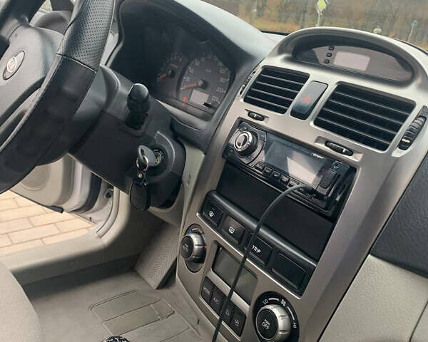 Серый Киа Черато, объемом двигателя 1.98 л и пробегом 250 тыс. км за 3800 $, фото 3 на Automoto.ua