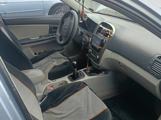 Серый Киа Черато, объемом двигателя 2 л и пробегом 230 тыс. км за 3000 $, фото 6 на Automoto.ua