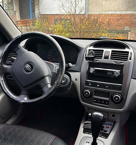 Серый Киа Черато, объемом двигателя 2 л и пробегом 214 тыс. км за 4700 $, фото 7 на Automoto.ua