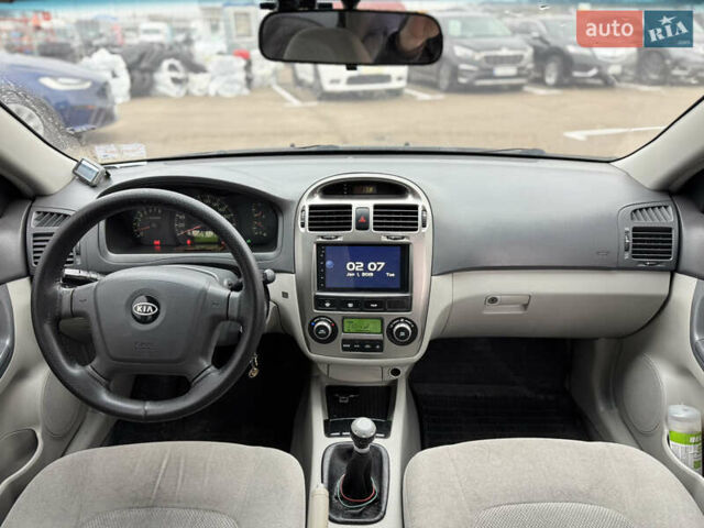 Сірий Кіа Черато, об'ємом двигуна 1.6 л та пробігом 290 тис. км за 3800 $, фото 13 на Automoto.ua