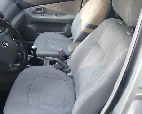 Сірий Кіа Черато, об'ємом двигуна 1.59 л та пробігом 160 тис. км за 4400 $, фото 2 на Automoto.ua