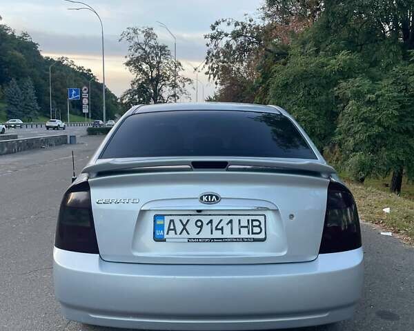 Серый Киа Черато, объемом двигателя 2 л и пробегом 350 тыс. км за 4300 $, фото 5 на Automoto.ua