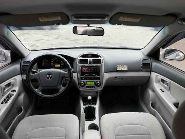 Серый Киа Черато, объемом двигателя 2 л и пробегом 240 тыс. км за 4300 $, фото 6 на Automoto.ua