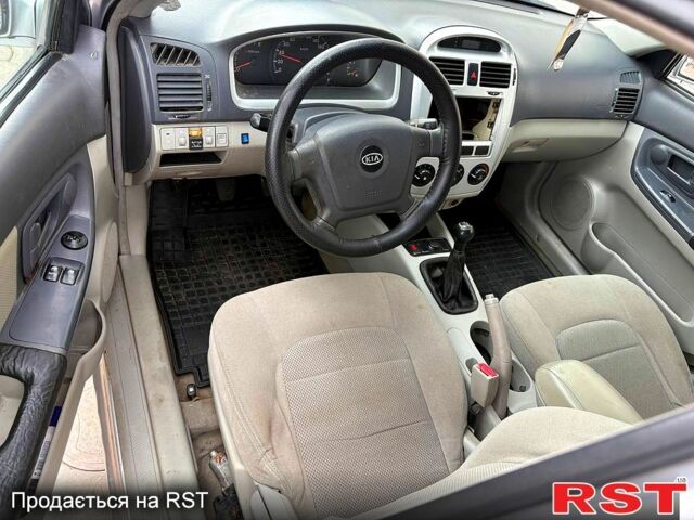 Серый Киа Черато, объемом двигателя 1.6 л и пробегом 299 тыс. км за 3500 $, фото 4 на Automoto.ua