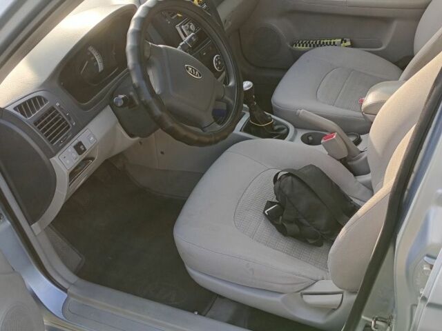 Серый Киа Черато, объемом двигателя 1.6 л и пробегом 185 тыс. км за 4600 $, фото 4 на Automoto.ua