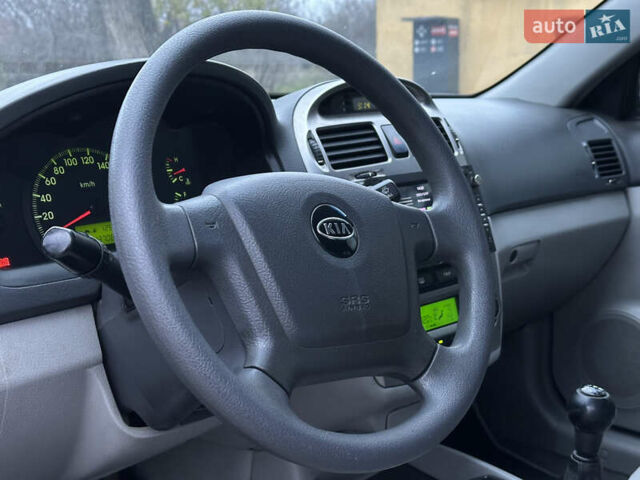 Серый Киа Черато, объемом двигателя 1.98 л и пробегом 213 тыс. км за 4900 $, фото 12 на Automoto.ua