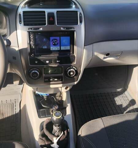 Серый Киа Черато, объемом двигателя 1.98 л и пробегом 255 тыс. км за 4300 $, фото 24 на Automoto.ua