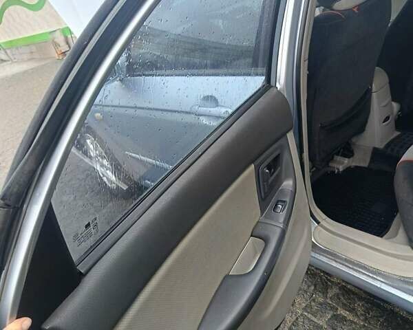 Серый Киа Черато, объемом двигателя 2 л и пробегом 260 тыс. км за 3000 $, фото 12 на Automoto.ua