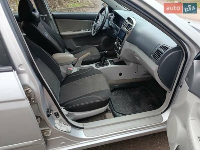 Серый Киа Черато, объемом двигателя 2 л и пробегом 198 тыс. км за 4200 $, фото 9 на Automoto.ua