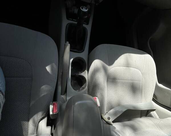 Сірий Кіа Черато, об'ємом двигуна 1.6 л та пробігом 180 тис. км за 4300 $, фото 9 на Automoto.ua