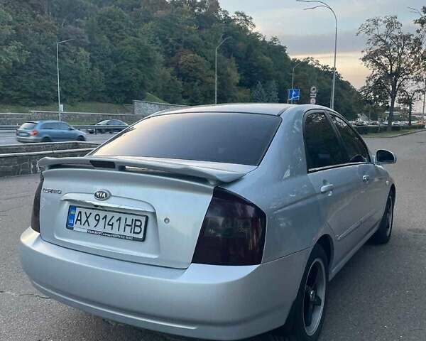 Сірий Кіа Черато, об'ємом двигуна 2 л та пробігом 350 тис. км за 4100 $, фото 2 на Automoto.ua