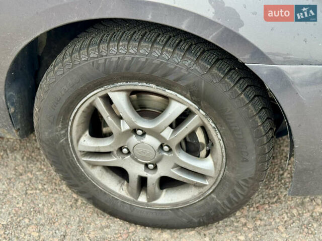 Сірий Кіа Черато, об'ємом двигуна 1.6 л та пробігом 290 тис. км за 3800 $, фото 7 на Automoto.ua