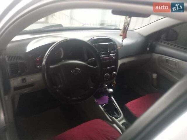 Серый Киа Черато, объемом двигателя 1.59 л и пробегом 180 тыс. км за 3950 $, фото 1 на Automoto.ua