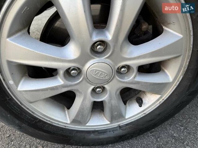 Сірий Кіа Черато, об'ємом двигуна 2 л та пробігом 202 тис. км за 4600 $, фото 14 на Automoto.ua