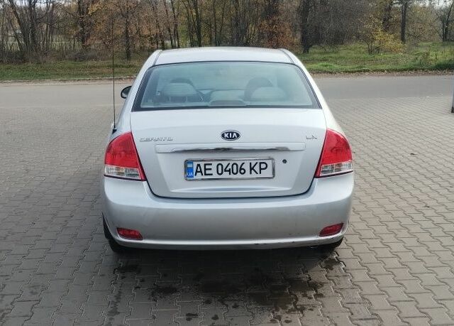 Серый Киа Черато, объемом двигателя 1.6 л и пробегом 296 тыс. км за 3900 $, фото 4 на Automoto.ua