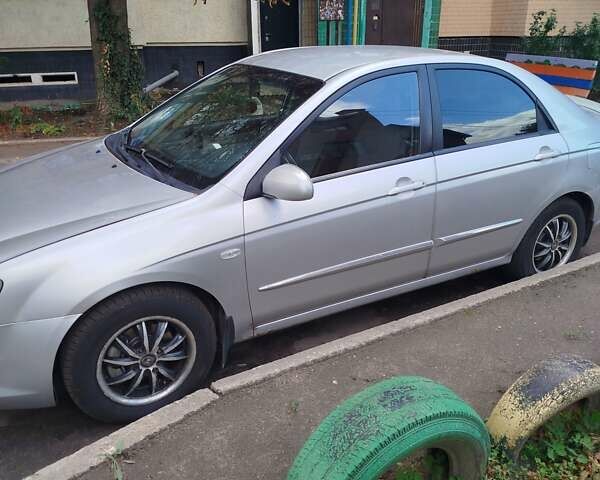 Киа Черато 2007 в Кривом Роге на Automoto.ua Серый Киа Черато, объемом двигателя 1.6 л и пробегом 240 тыс. км за 4300 $, фото 4 на Automoto.ua