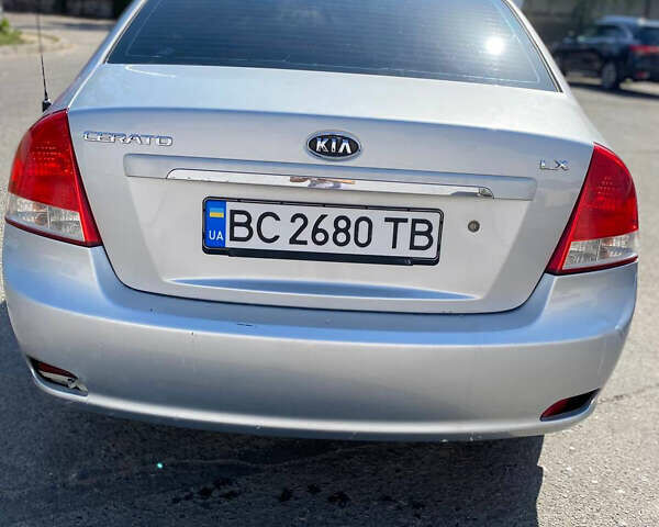 Сірий Кіа Черато, об'ємом двигуна 1.6 л та пробігом 250 тис. км за 3100 $, фото 3 на Automoto.ua