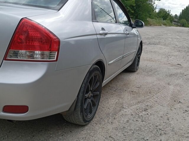 Сірий Кіа Черато, об'ємом двигуна 1.6 л та пробігом 240 тис. км за 5000 $, фото 5 на Automoto.ua