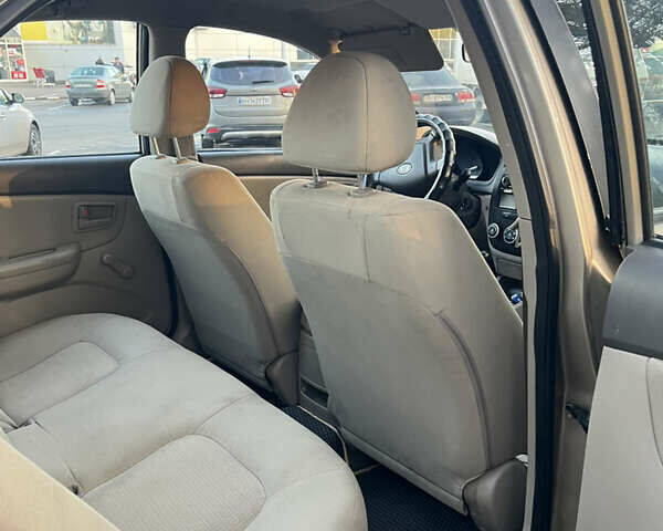 Серый Киа Черато, объемом двигателя 1.6 л и пробегом 268 тыс. км за 3900 $, фото 3 на Automoto.ua