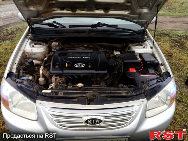 Сірий Кіа Черато, об'ємом двигуна 1.6 л та пробігом 263 тис. км за 4500 $, фото 5 на Automoto.ua