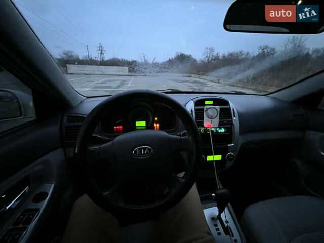 Серый Киа Черато, объемом двигателя 2 л и пробегом 326 тыс. км за 4200 $, фото 12 на Automoto.ua