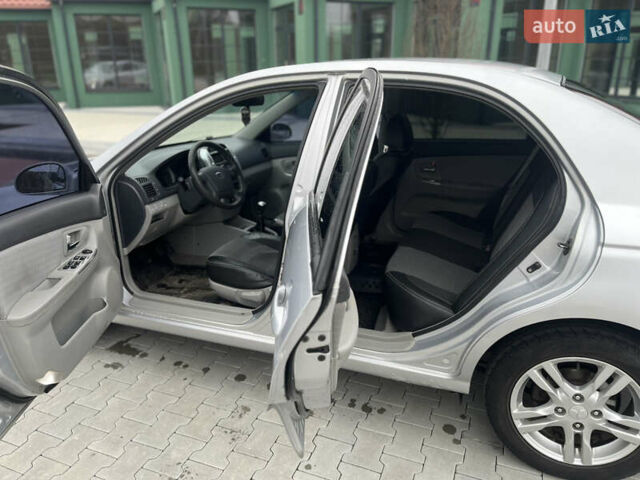 Сірий Кіа Черато, об'ємом двигуна 1.6 л та пробігом 235 тис. км за 3999 $, фото 8 на Automoto.ua