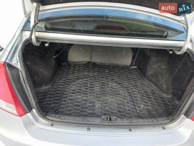 Серый Киа Черато, объемом двигателя 1.58 л и пробегом 472 тыс. км за 4800 $, фото 4 на Automoto.ua