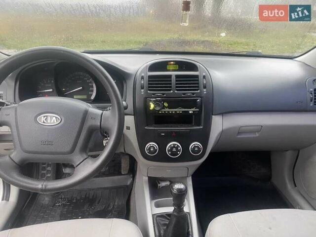 Сірий Кіа Черато, об'ємом двигуна 1.59 л та пробігом 250 тис. км за 4500 $, фото 10 на Automoto.ua