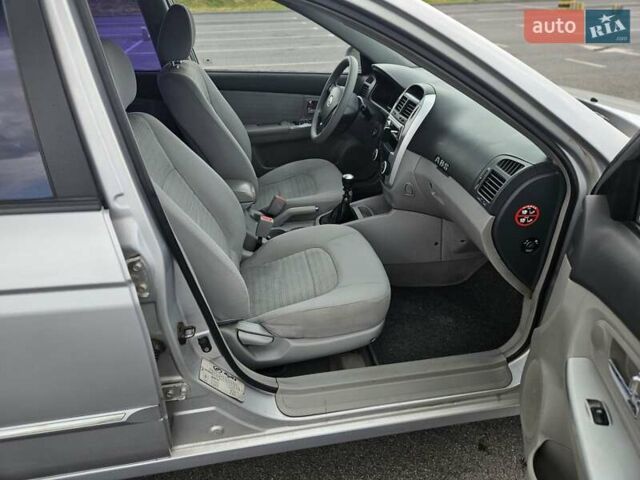 Серый Киа Черато, объемом двигателя 1.6 л и пробегом 197 тыс. км за 4300 $, фото 15 на Automoto.ua