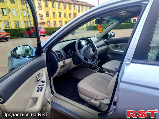 Серый Киа Черато, объемом двигателя 1.6 л и пробегом 265 тыс. км за 4999 $, фото 1 на Automoto.ua