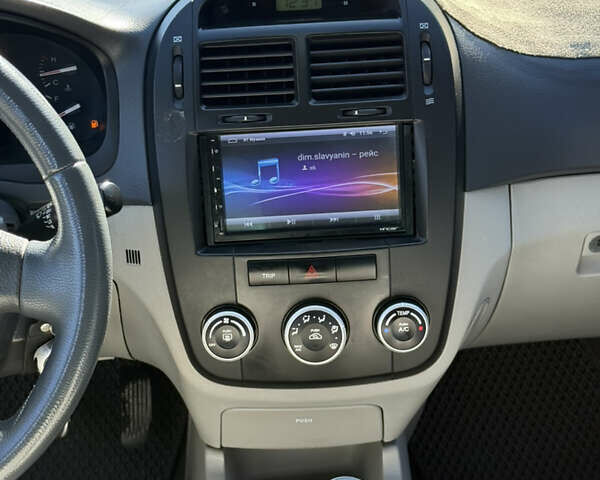 Сірий Кіа Черато, об'ємом двигуна 1.6 л та пробігом 290 тис. км за 2950 $, фото 19 на Automoto.ua